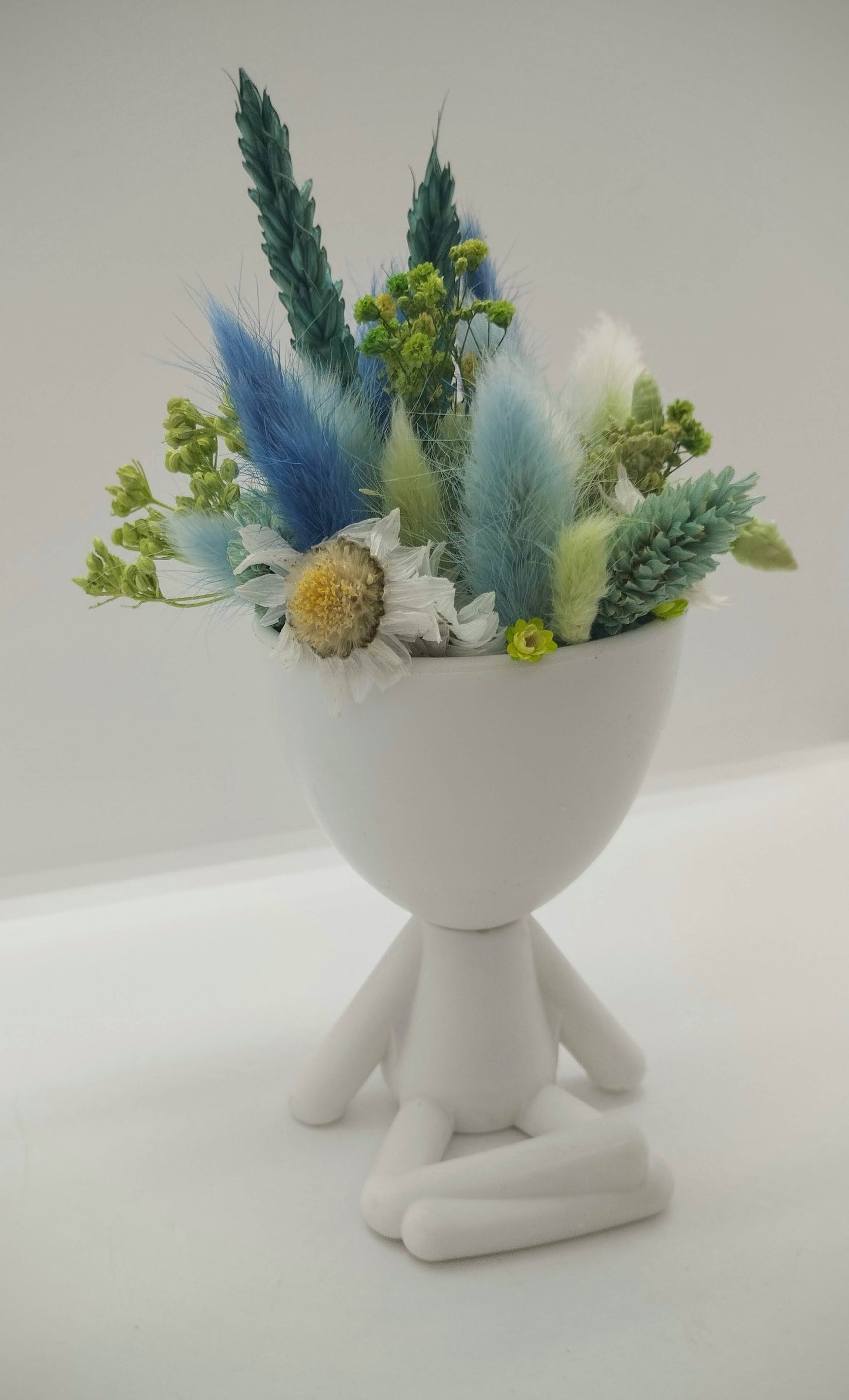 Plantenpotje mannetje met droogbloemen