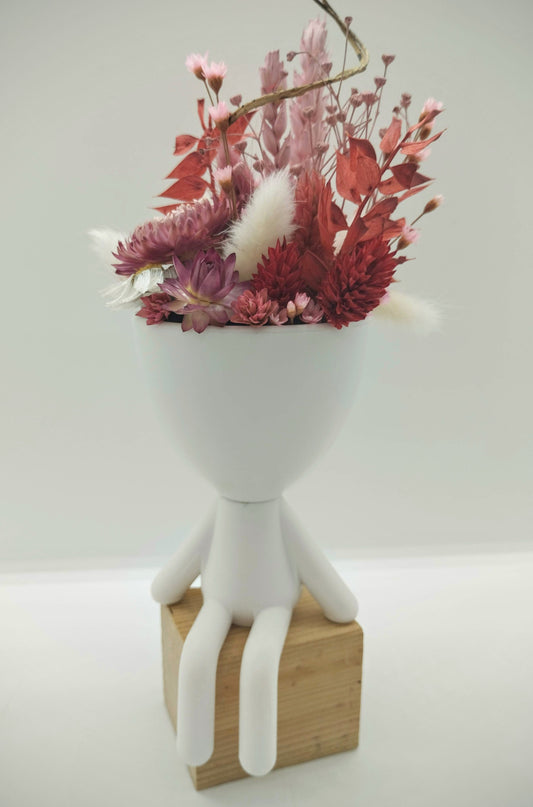 Plantenpotje mannetje met droogbloemen