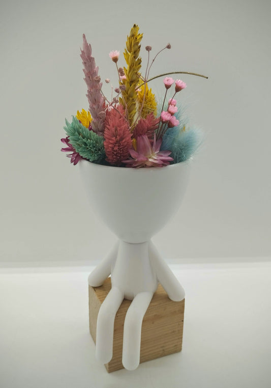 Plantenpotje mannetje met droogbloemen