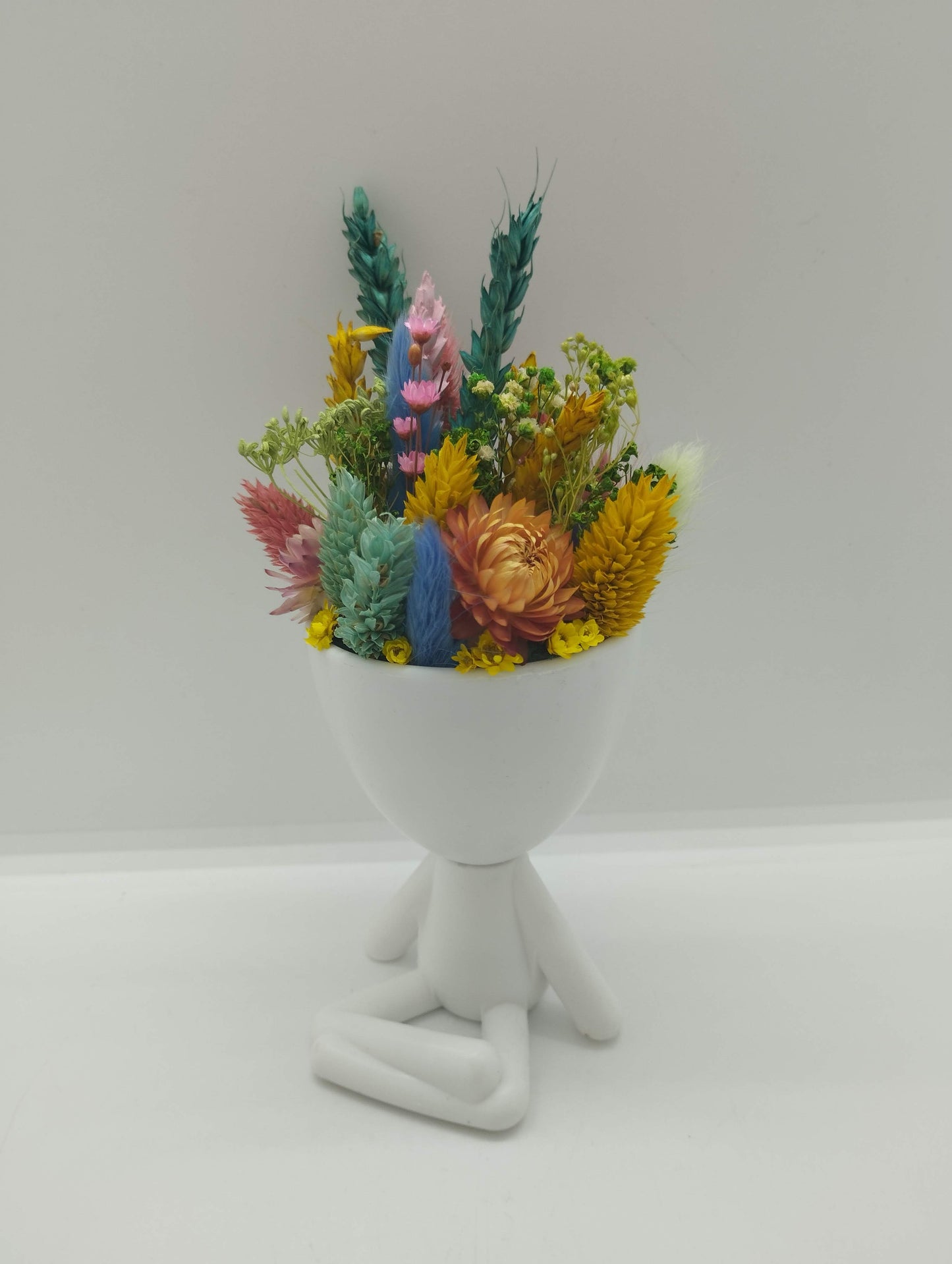 Plantenpotje mannetje met droogbloemen