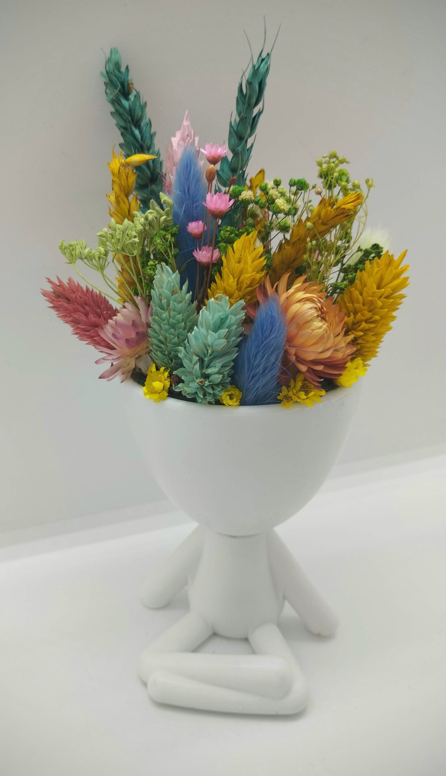Plantenpotje mannetje met droogbloemen