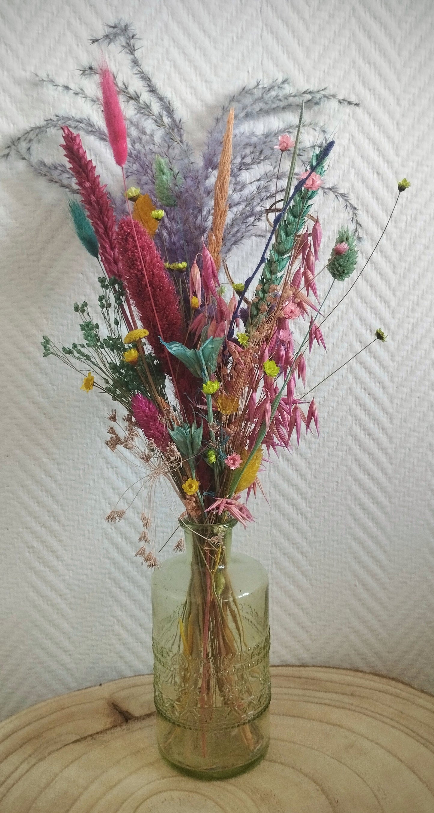 Droogbloemen in kleurrijk vaasje