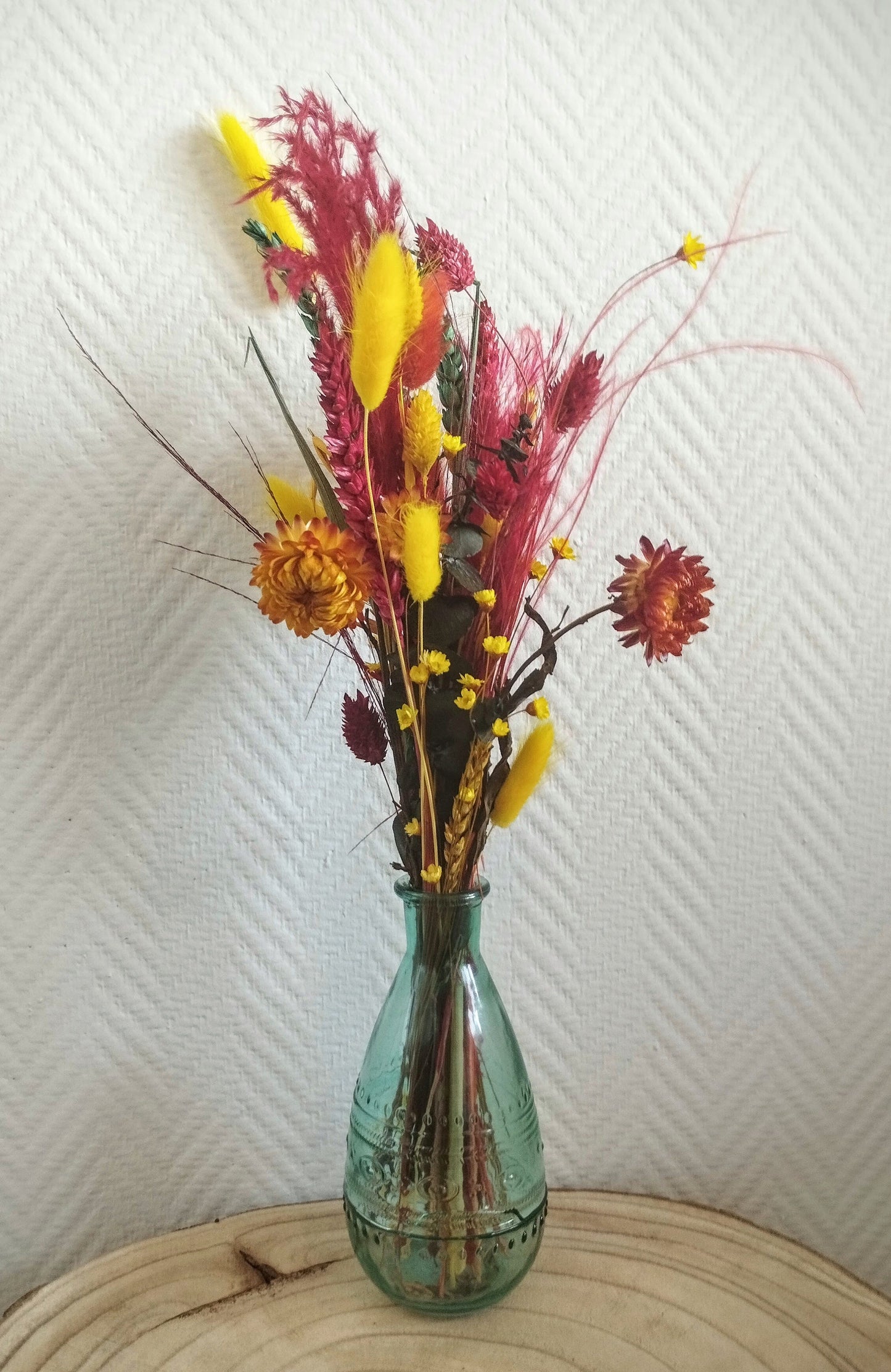 Droogbloemen in kleurrijk vaasje