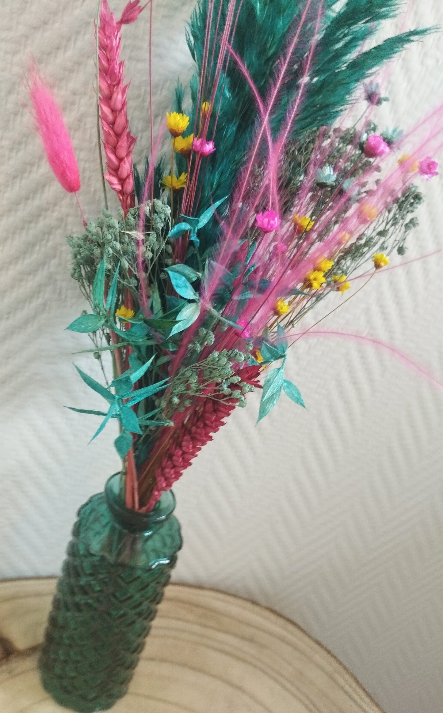 Droogbloemen in kleurrijk vaasje