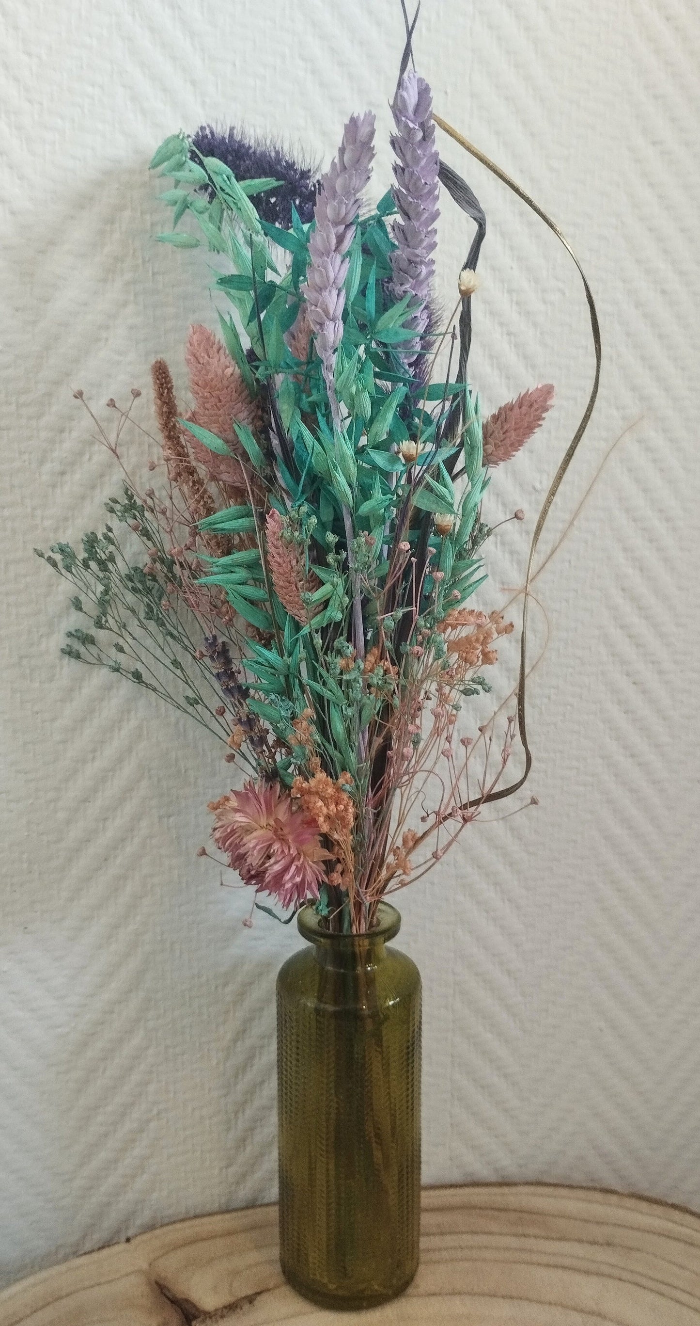 Droogbloemen in kleurrijk vaasje