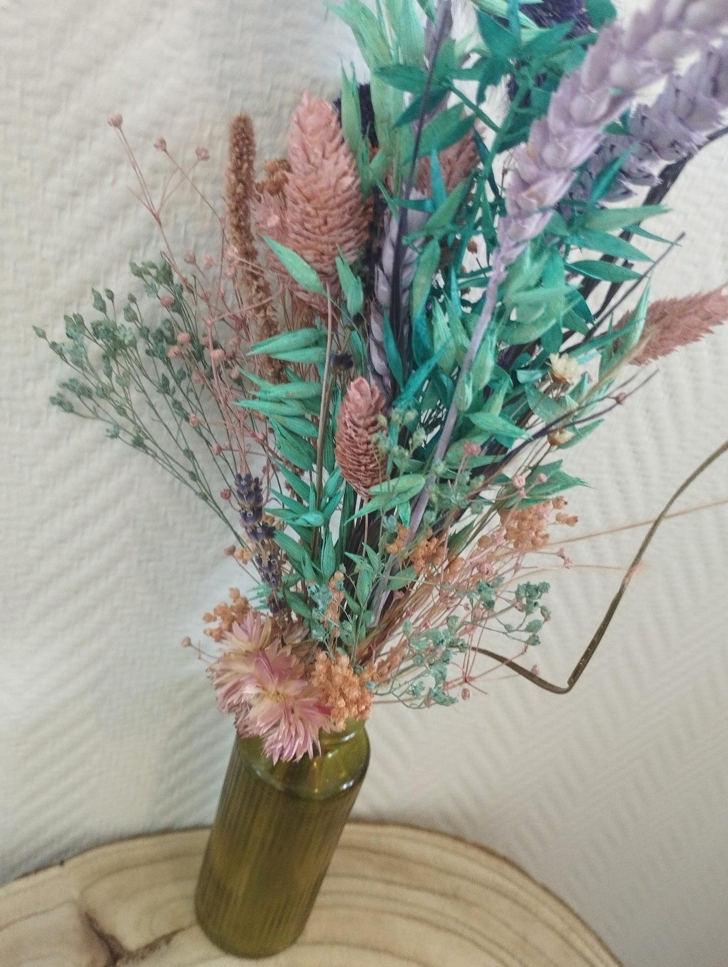 Droogbloemen in kleurrijk vaasje