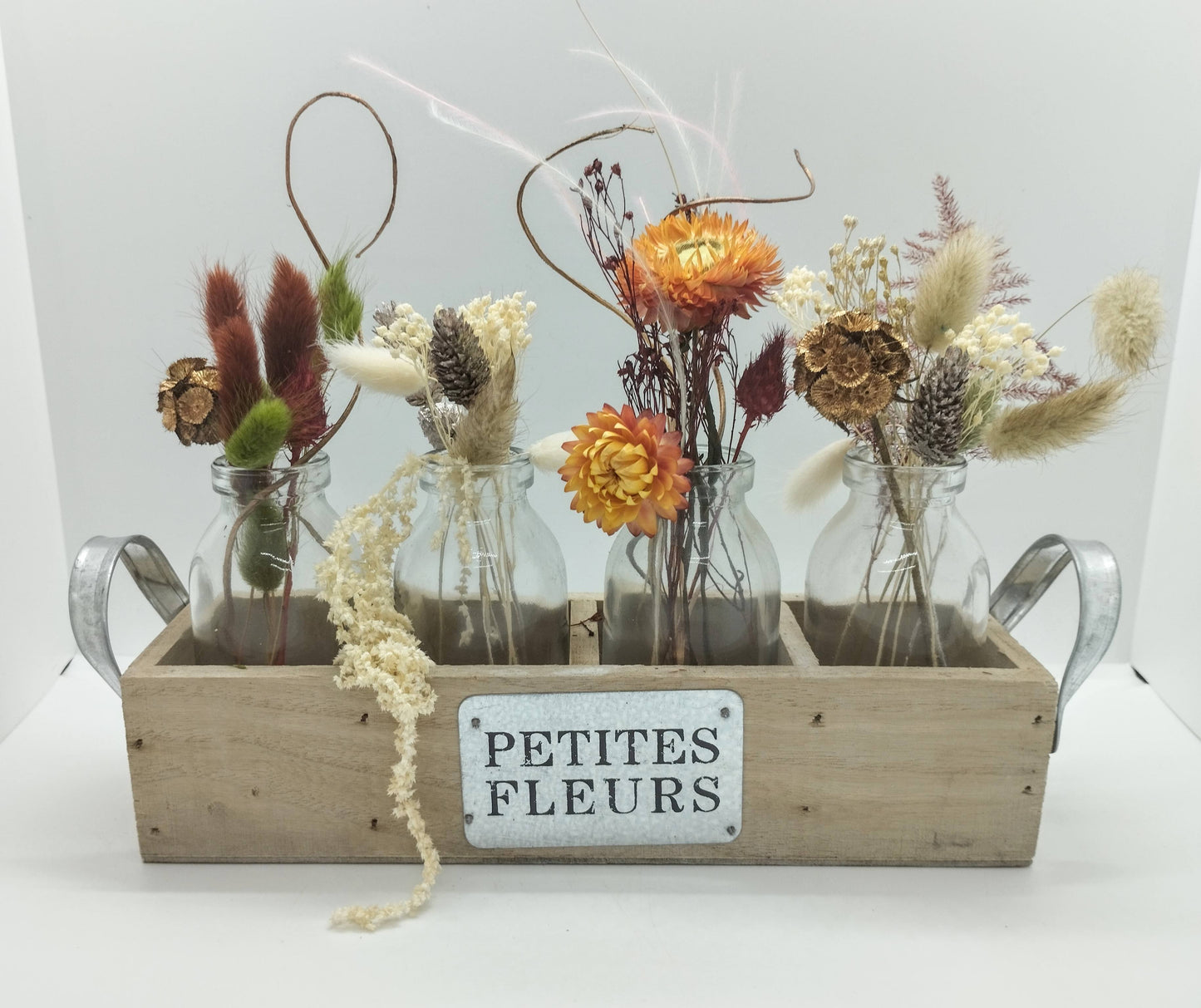 Droogbloemen in vaasjes & houten bakje