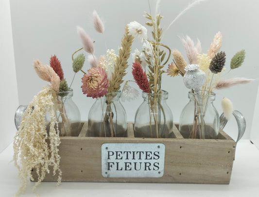 Droogbloemen in vaasjes & houten bakje