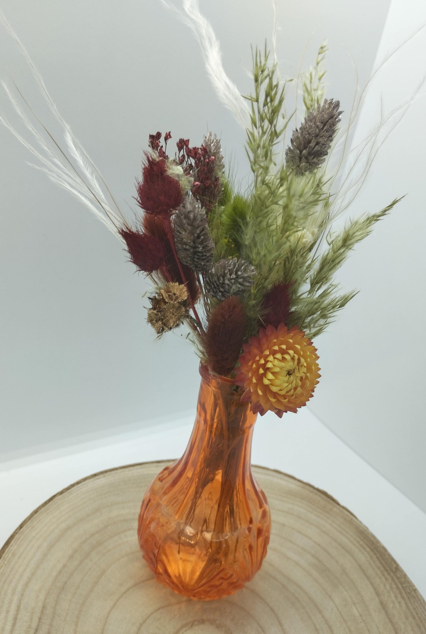 Droogbloemen in kleurrijk vaasje