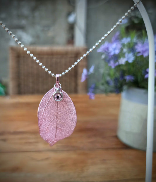 Ketting met Pink Leaf + diamantje (RVS-zilver)