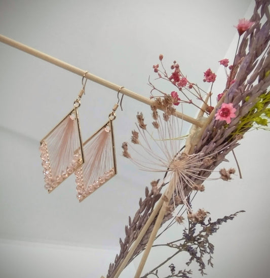 Oorbellenset MACRAMÉ RUIT EN FACETKRAALTJES Pink  - hangertjes (Goud)