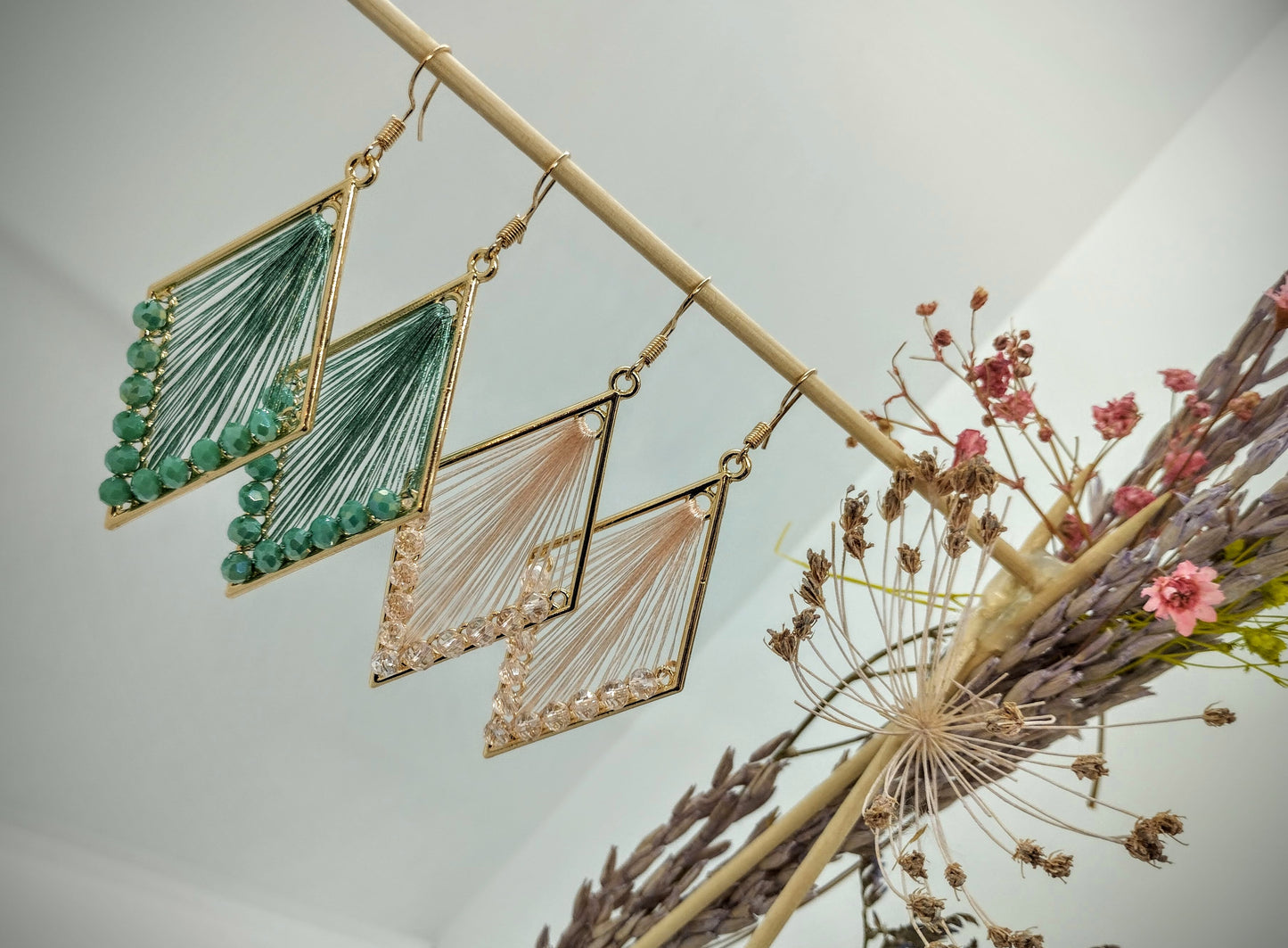 Oorbellenset MACRAMÉ RUIT EN FACETKRAALTJES Pink  - hangertjes (Goud)