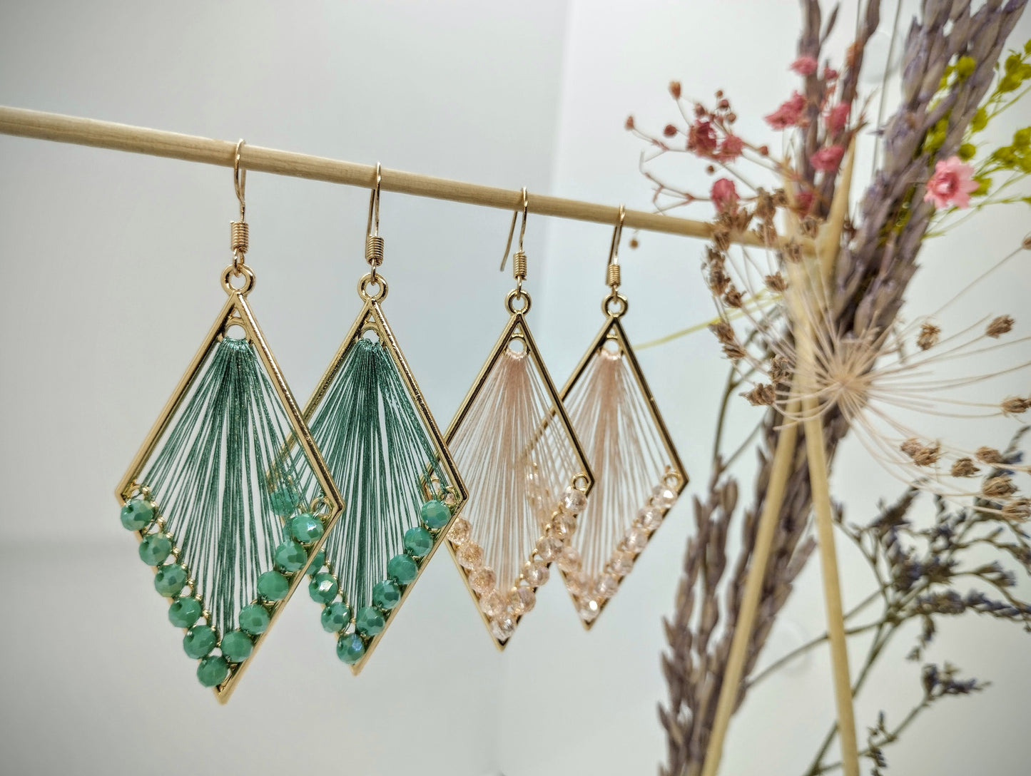 Oorbellenset MACRAMÉ RUIT EN FACETKRAALTJES Green  - hangertjes (Goud)