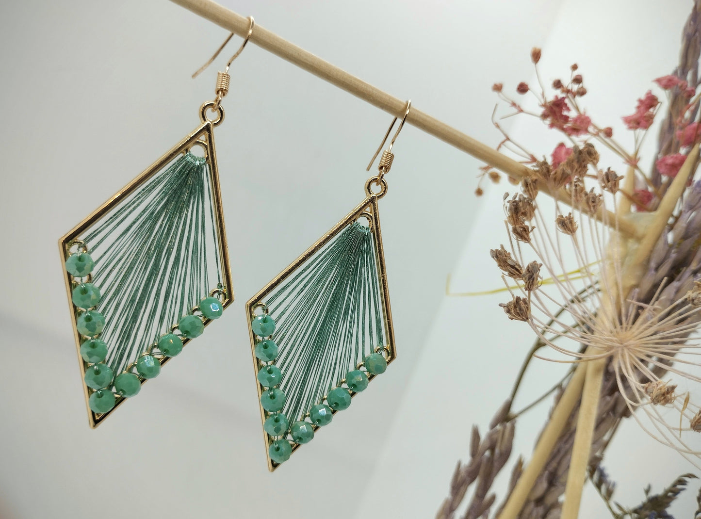 Oorbellenset MACRAMÉ RUIT EN FACETKRAALTJES Green  - hangertjes (Goud)