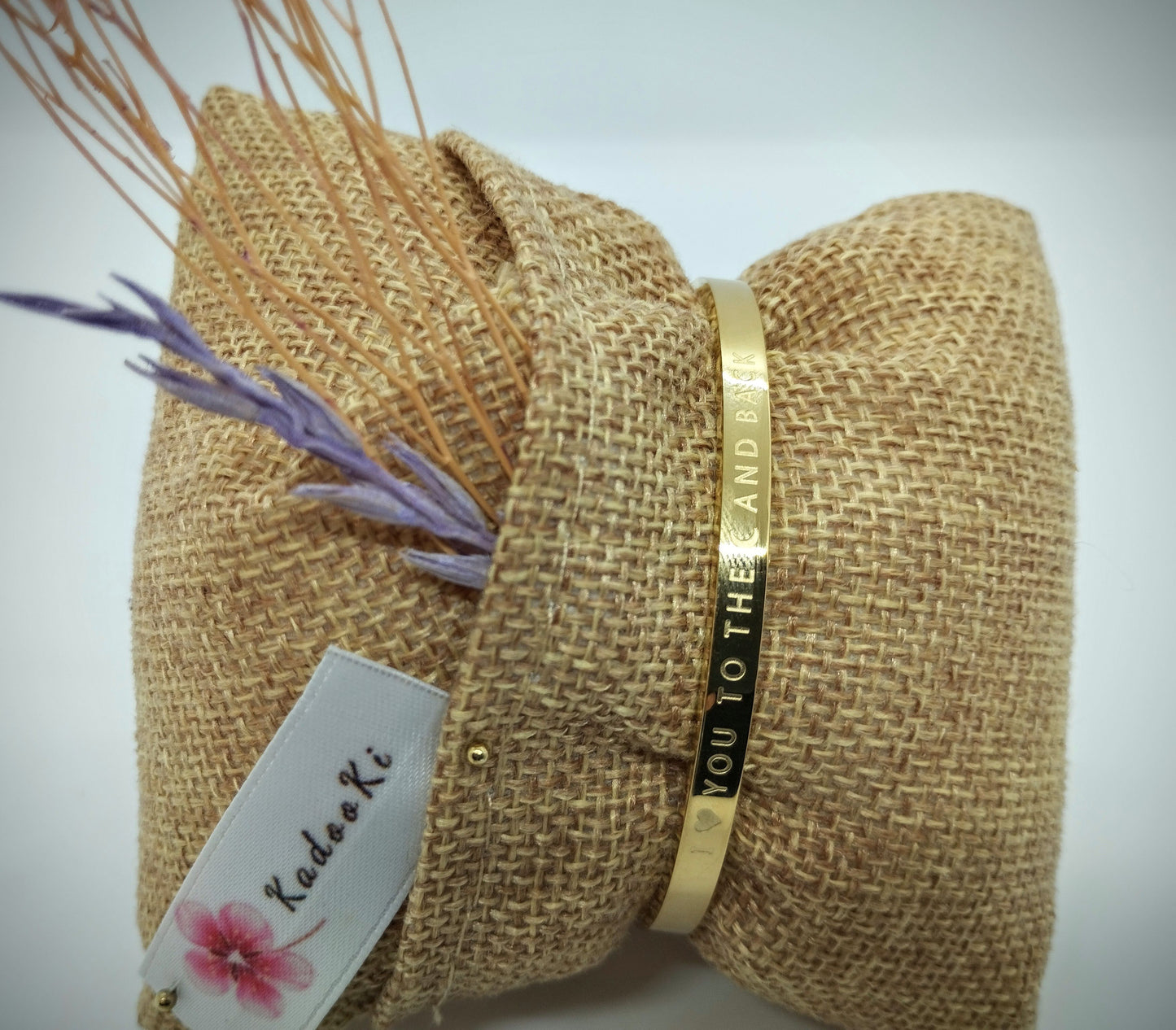 Armband (Goud RVS) met gravure: I love you to the moon and back (vaste kliksluiting)