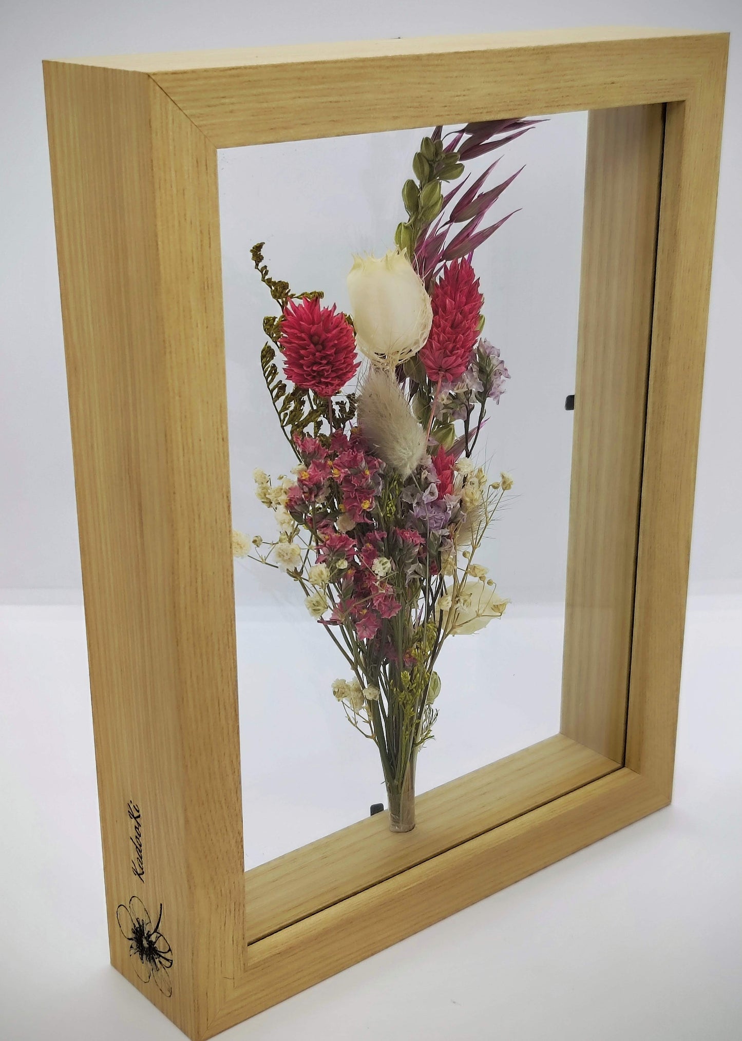 Droogbloemen in houten kader