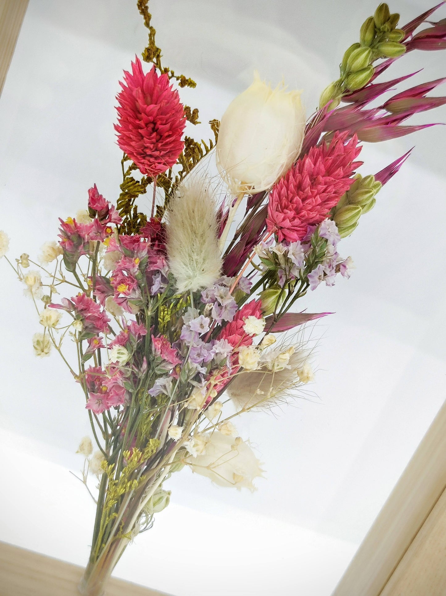 Droogbloemen in houten kader