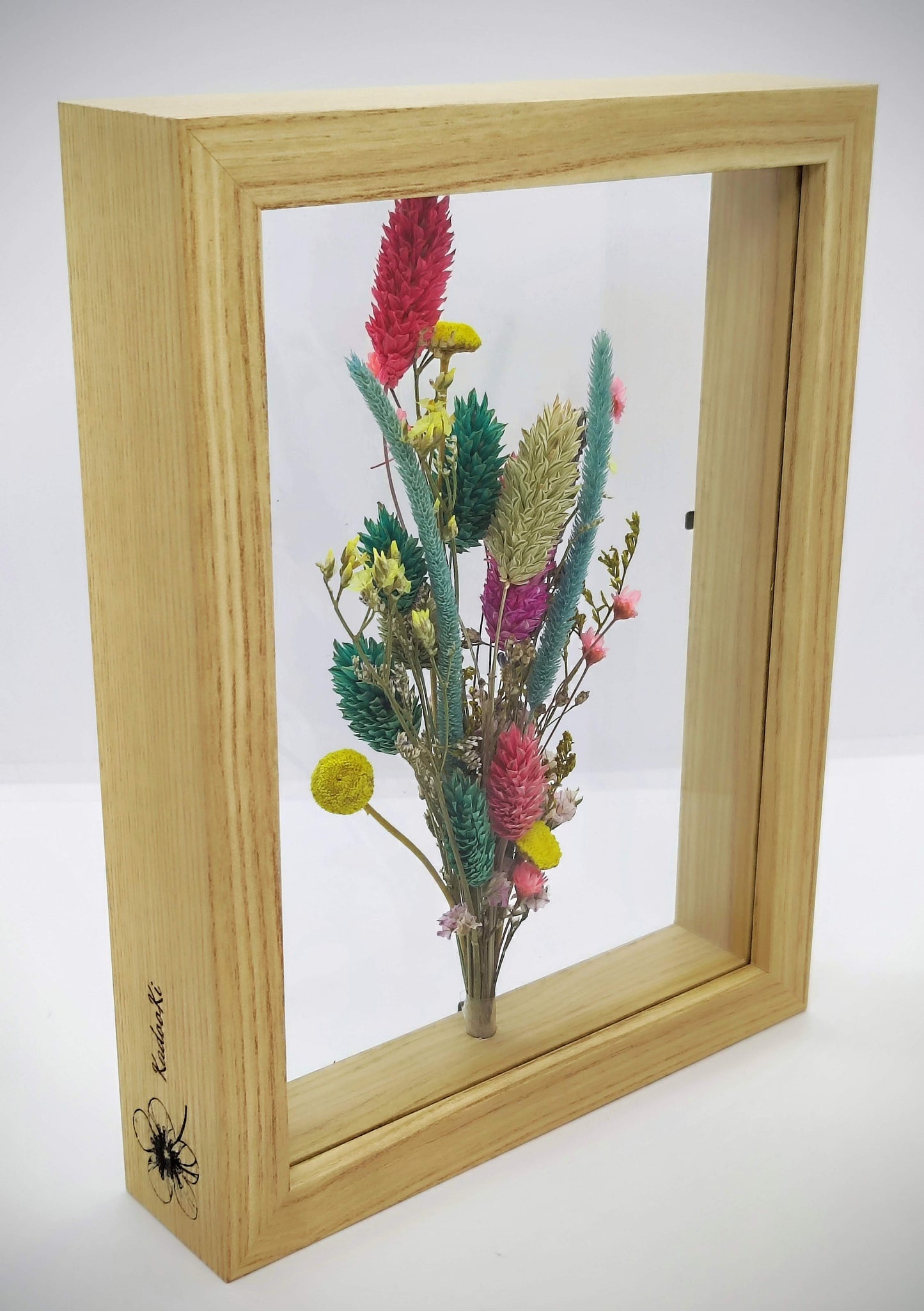 Droogbloemen in houten kader