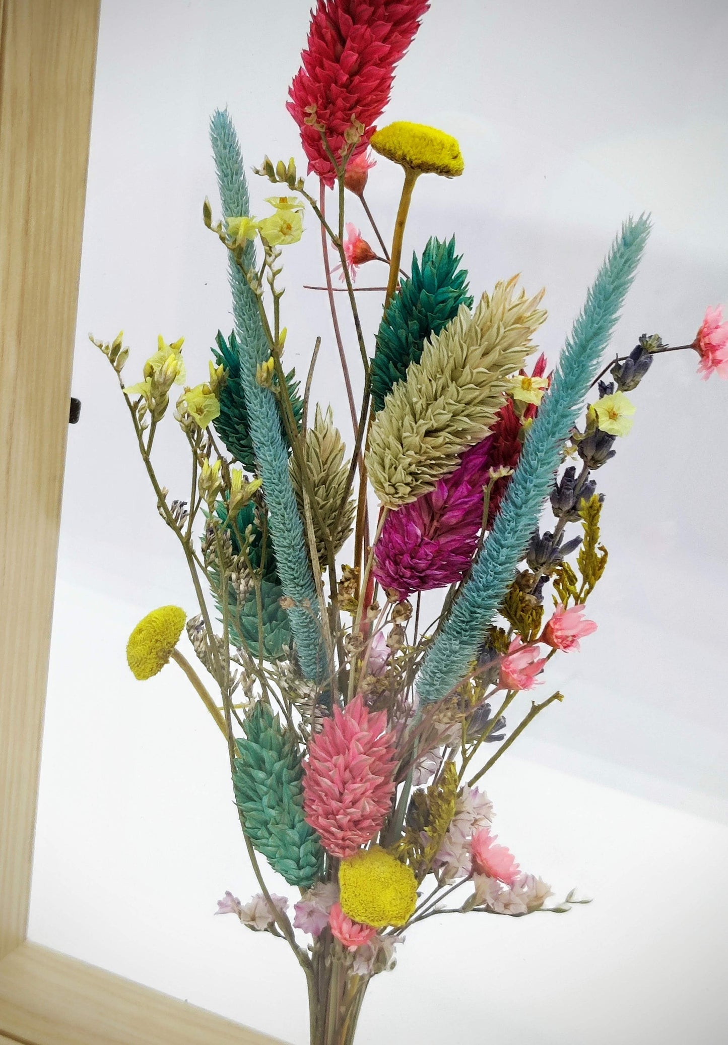Droogbloemen in houten kader