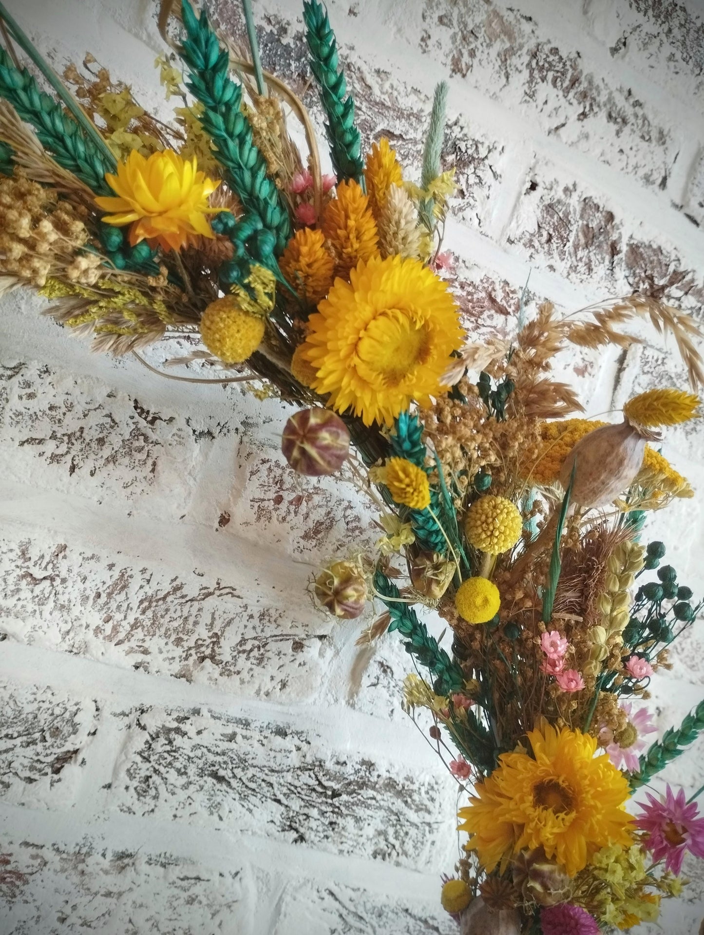 Decoratieve ronde staander met droogbloemen