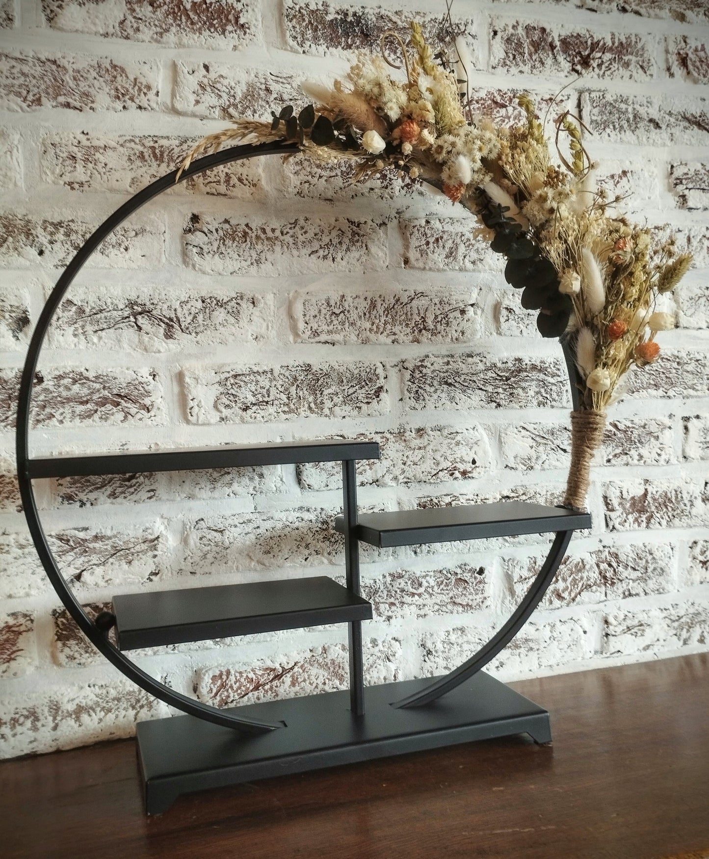 Decoratieve ronde staander met droogbloemen