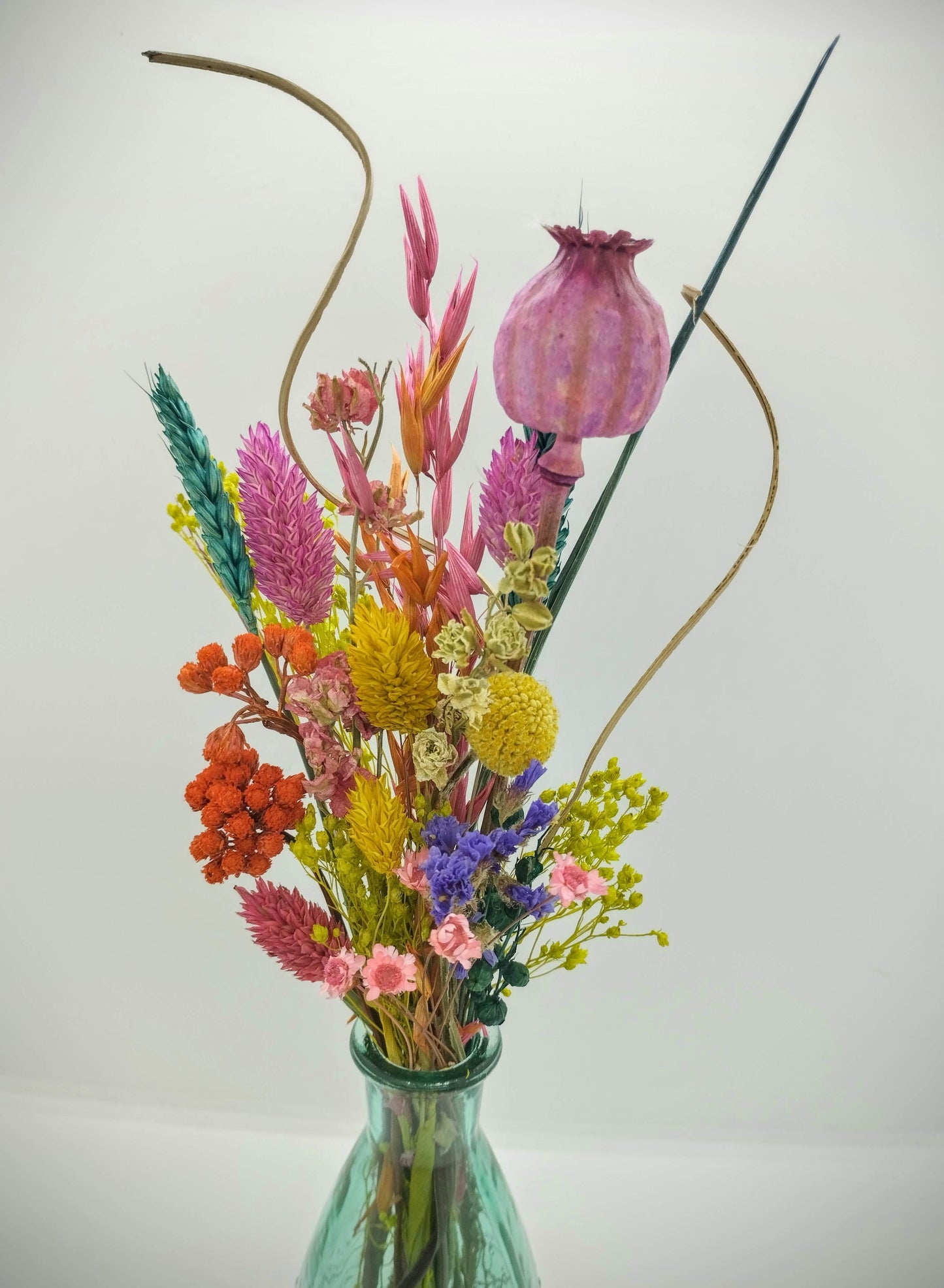 Droogbloemen in kleurrijk vaasje